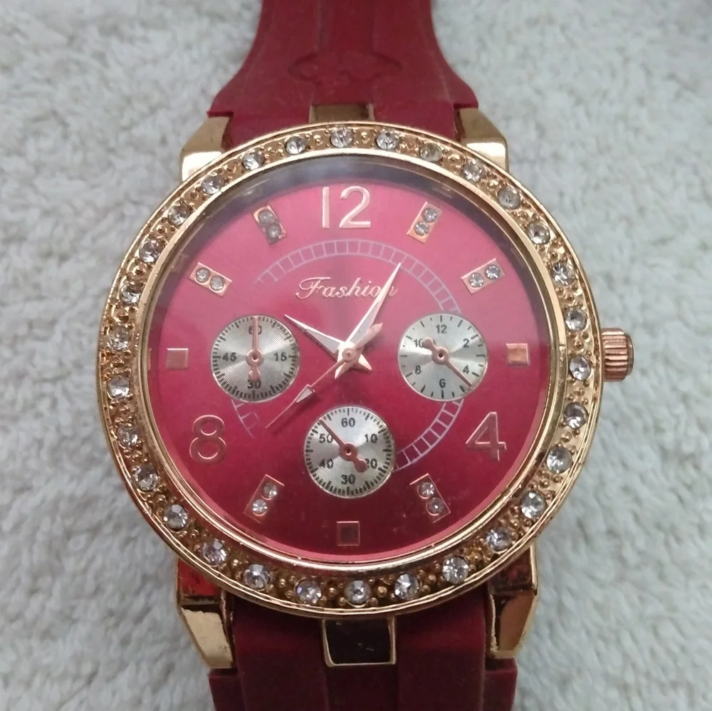 3/$10 🌟 Red, Ladies Fashion Watch - Picture 8 of 10
